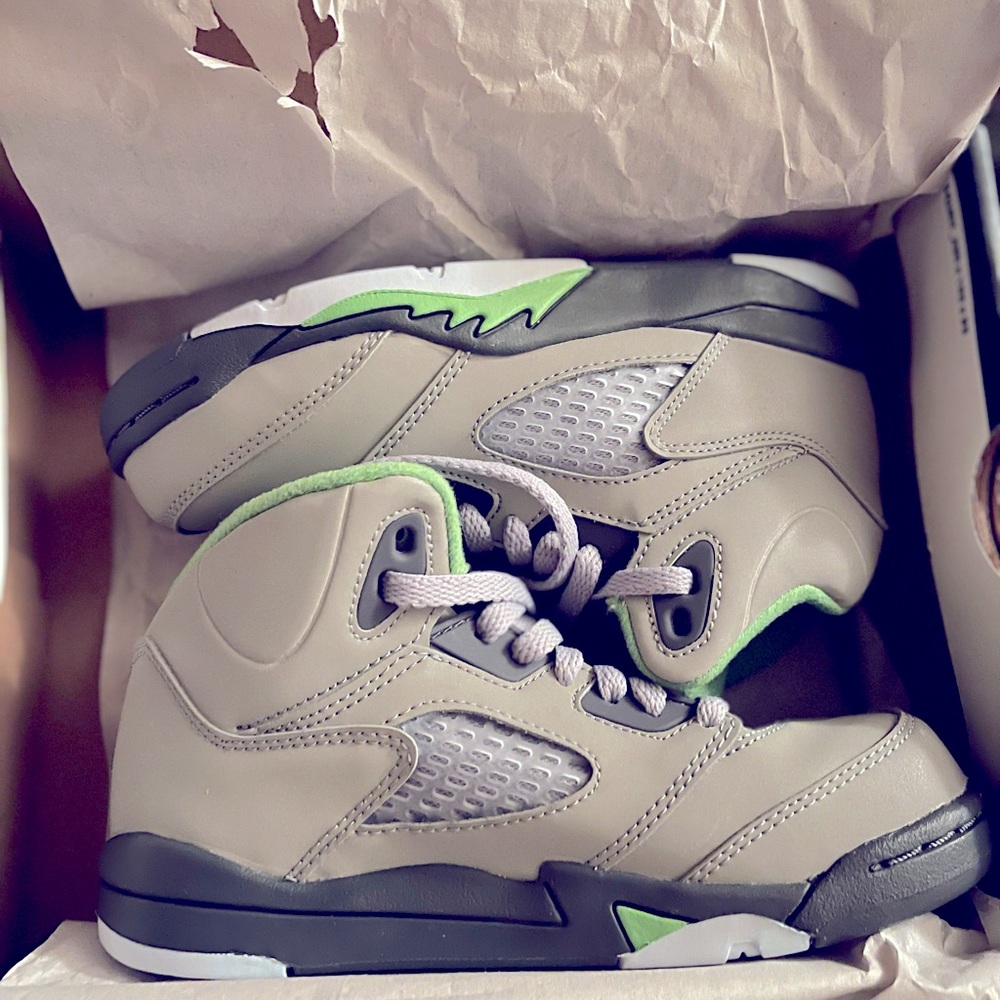 Retro 4 green beans pre school size 13.5 brand new never worned